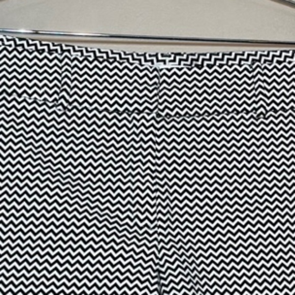 New York & company | Woman’s shorts size 18 - Picture 3 of 6